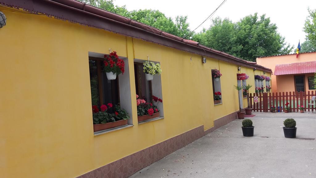 Pensiunea Sans Rival Iasi Exterior foto